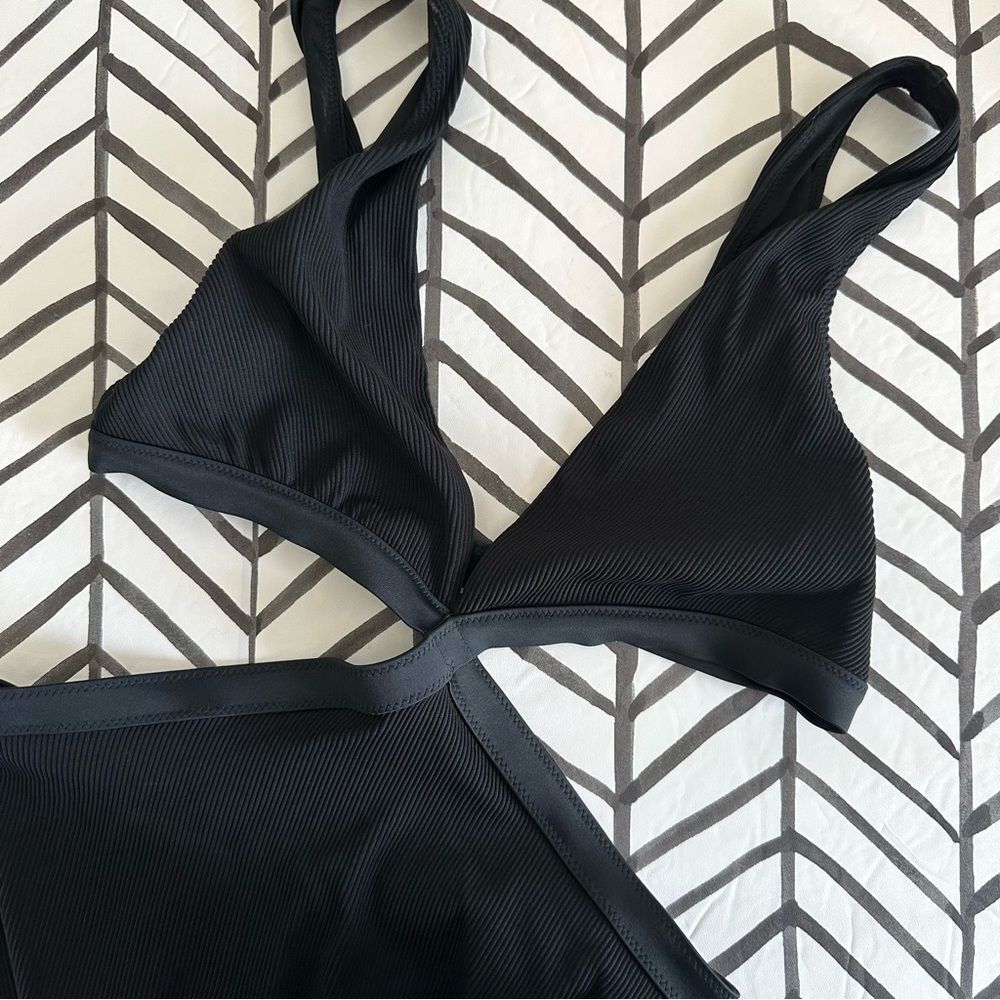 Aerie Size M Long Black Cutout Cross One-Piece Full Coverage Ribbed Swim Suit